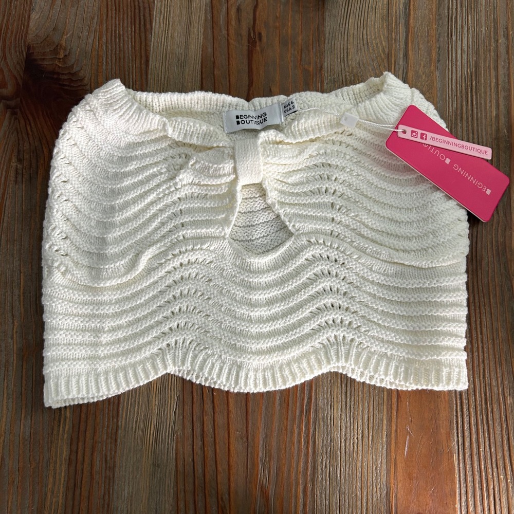 Beginning Boutique White Wavy Knit Keyhole Tube Top US 2 Strapless Crop Top NEW